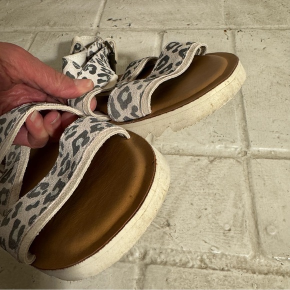 TOMS Womens Sidney Tread Snow Leopard Print Ankle Athletic Sandals Casual 7.5 - Picture 3 of 9